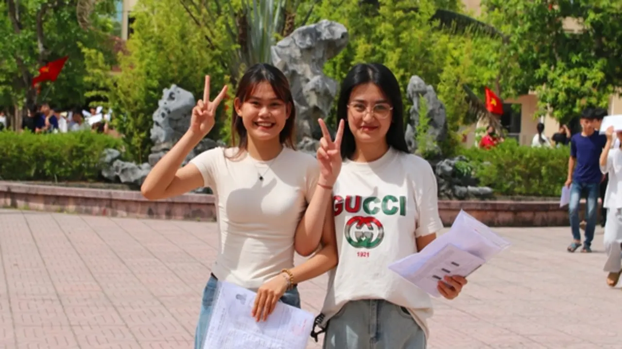 Thí sinh Nghệ An phấn khởi sau bài thi tự chọn, nhiều em tự tin đạt điểm cao