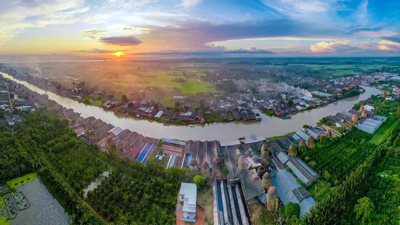 Thiếu đất sét, làng gốm đỏ trăm tuổi ở Vĩnh Long nguy cơ ngừng lửa