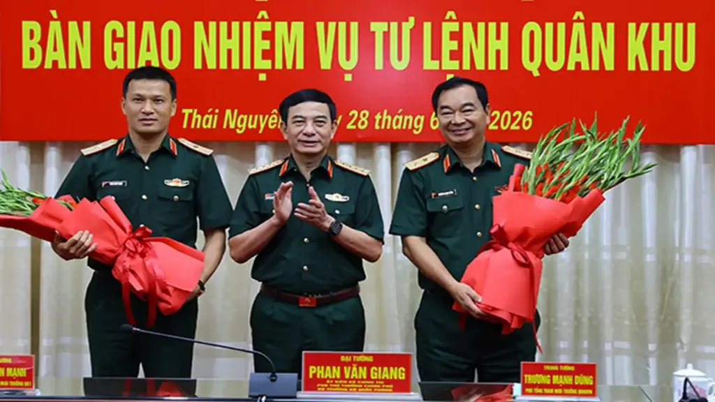 Thiếu tướng Trần Xuân Mạnh tiếp nhận nhiệm vụ Tư lệnh Quân khu 1