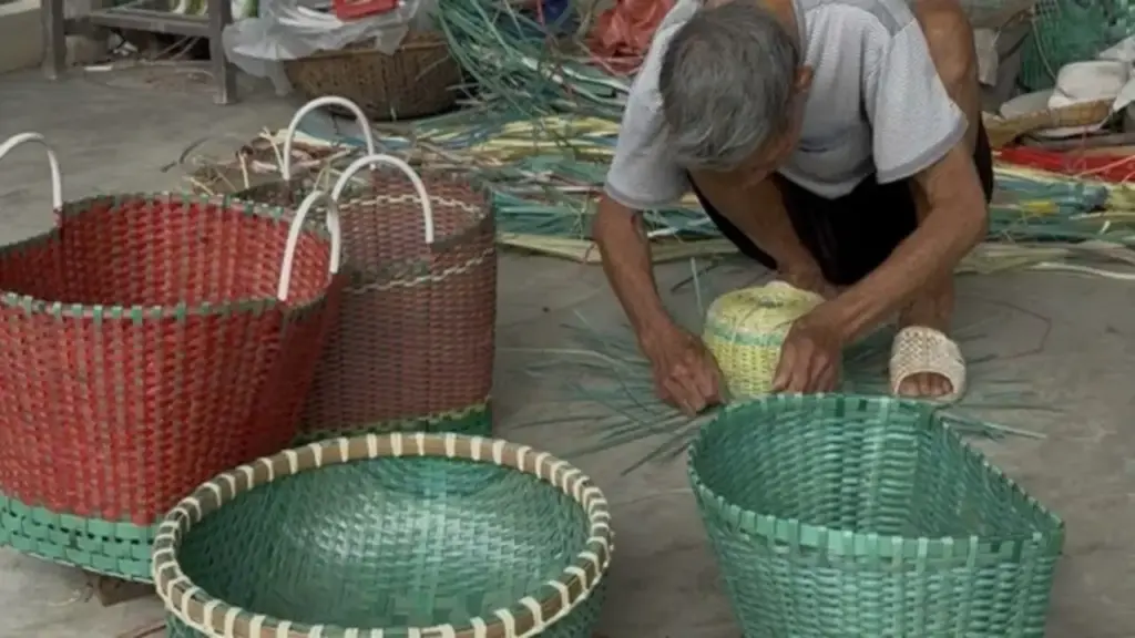 Thợ đan giỏ U.100 bỗng dưng nổi tiếng mạng xã hội