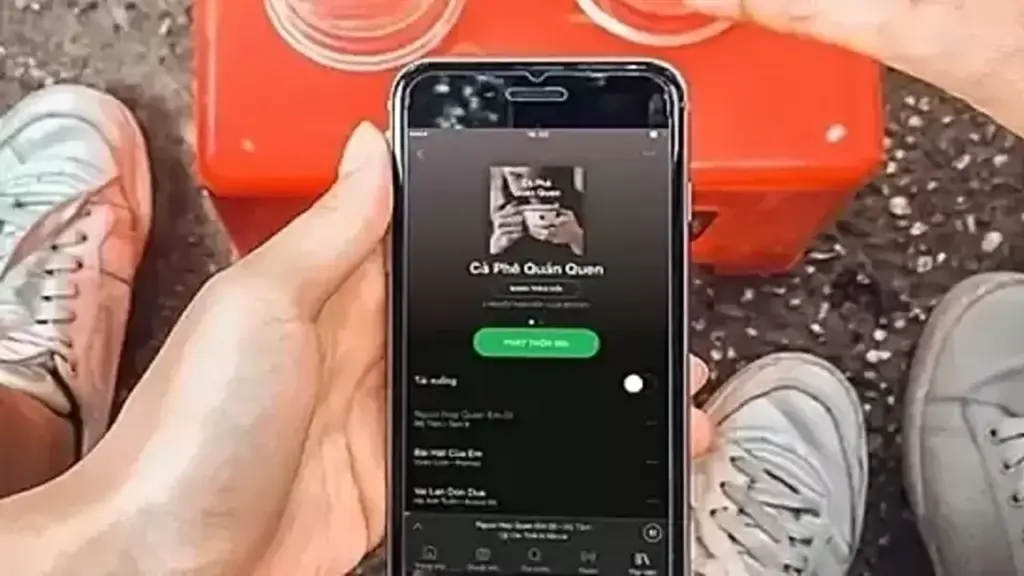 Thói quen 'xài chùa' nhạc Việt