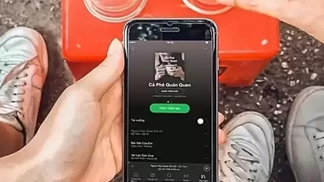 Thói quen 'xài chùa' nhạc Việt