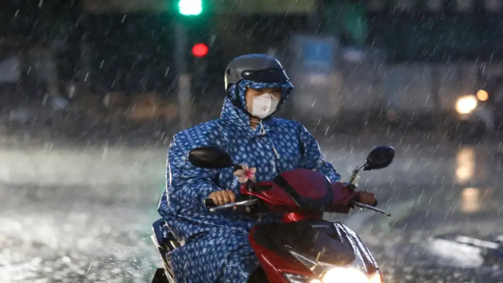 Thời tiết hôm nay 13-6: Bắc Bộ đến Trung Bộ nắng gắt, Nam Bộ chiều mưa dông