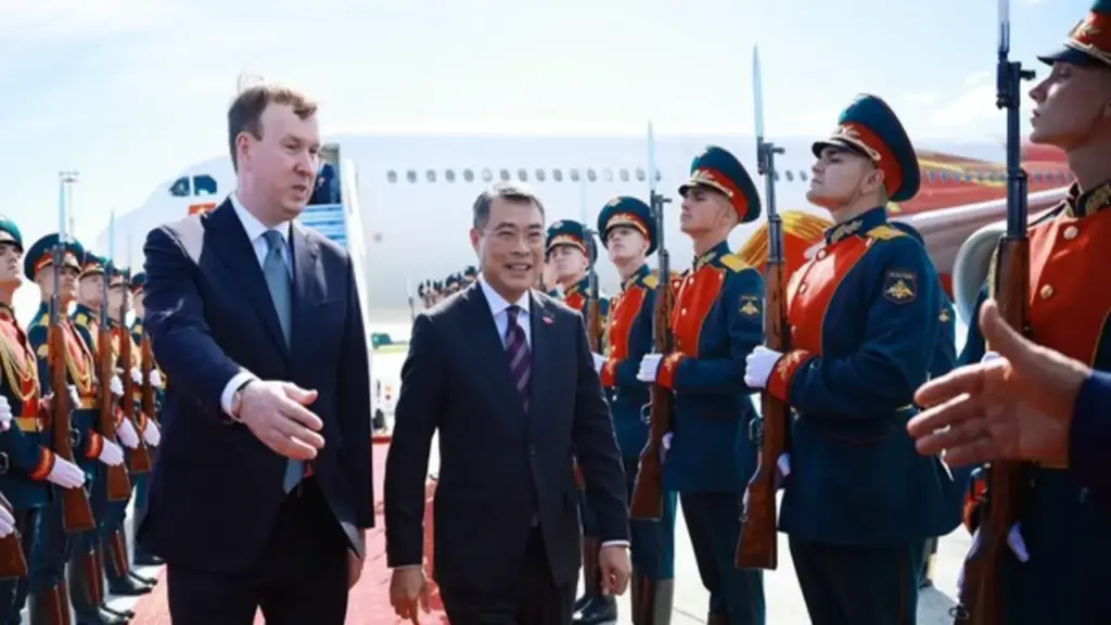 Thủ tướng đến Kazan, bắt đầu chương trình tham dự Hội nghị cấp cao ASEAN - Nga
