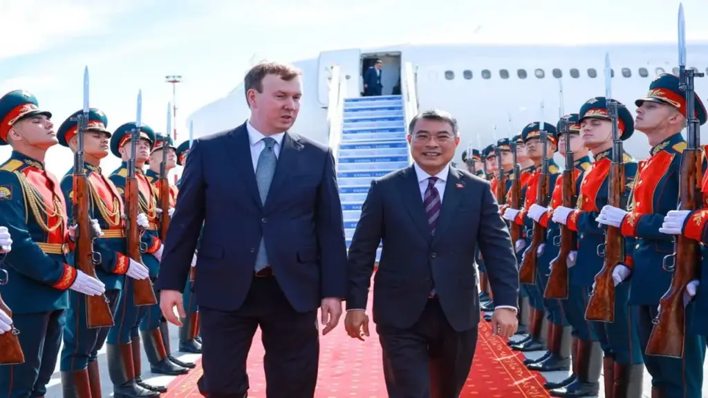 Thủ tướng Lê Minh Hưng đến Kazan, bắt đầu chuyến công tác tại Nga