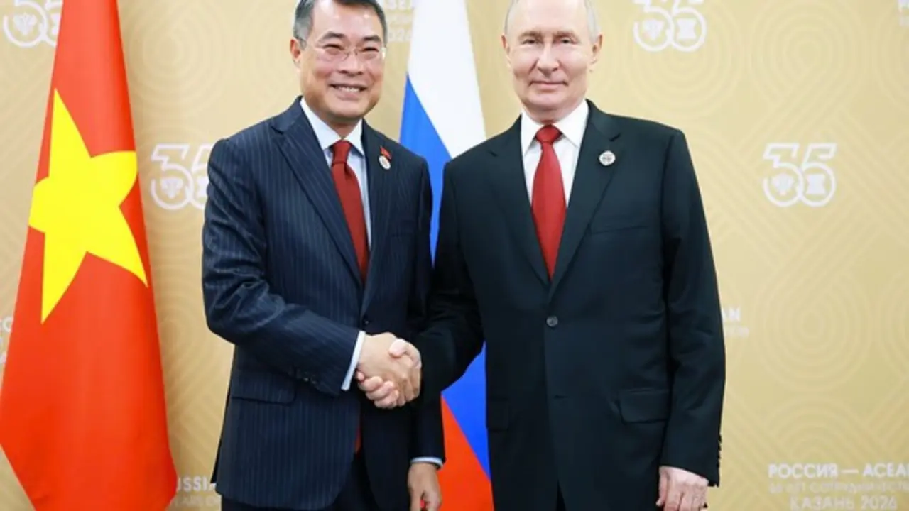 Thủ tướng Lê Minh Hưng hội kiến Tổng thống Nga Vladimir Putin