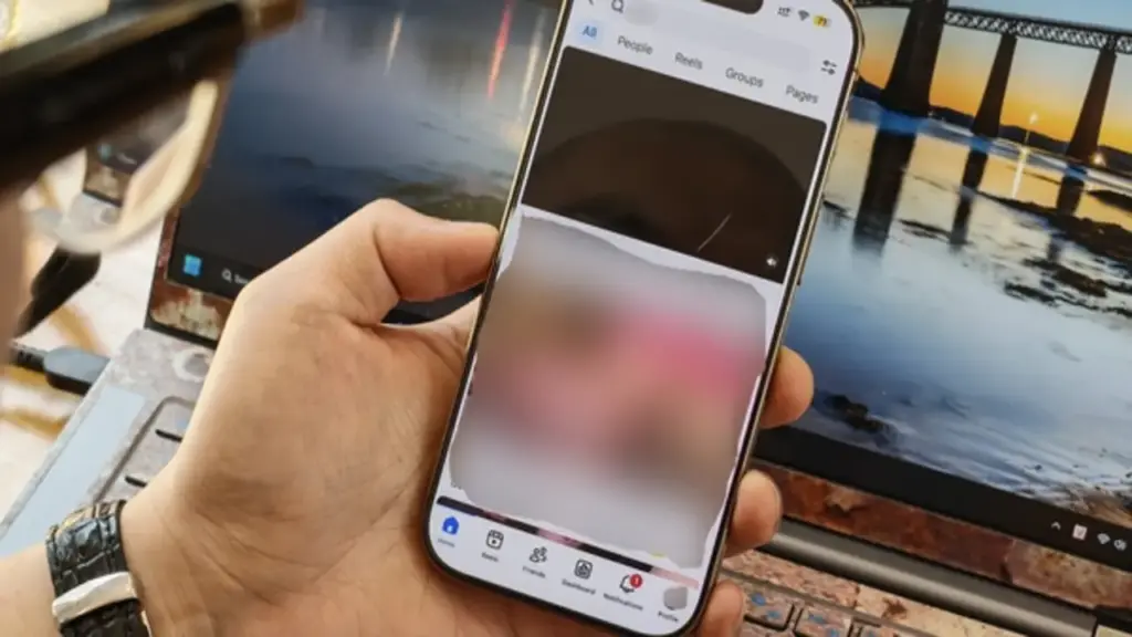 Thuật toán Facebook lại để lọt hàng loạt video khiêu dâm qua thanh tìm kiếm