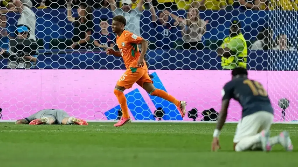 Thức đêm xem World Cup thế nào để không hại tim mạch?