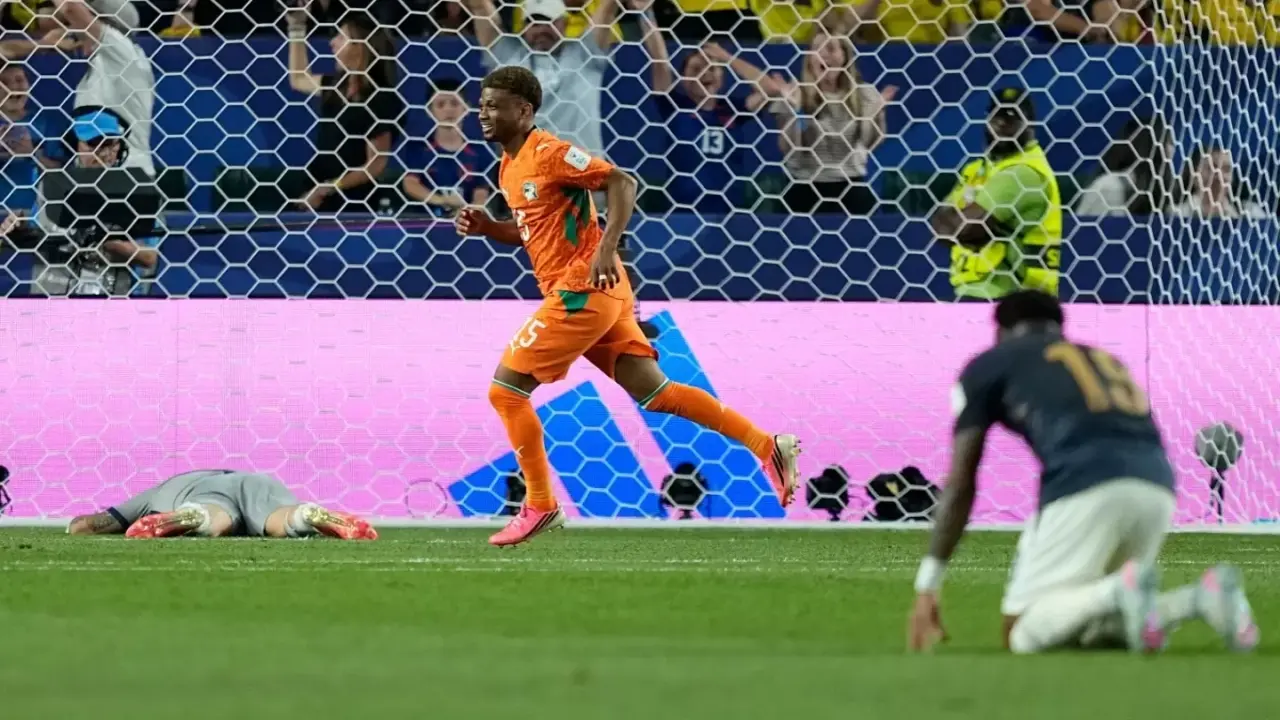 Thức đêm xem World Cup thế nào để không hại tim mạch?