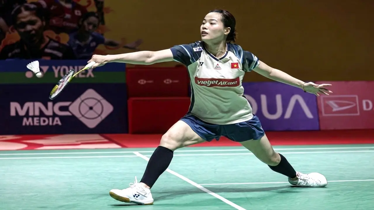 Thùy Linh lại thua 'trắng' hoa khôi cầu lông Thái Lan