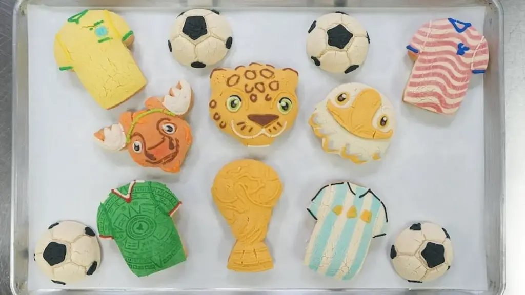 Tiệm bánh ngọt đắt khách vì tạo hình kiểu World Cup