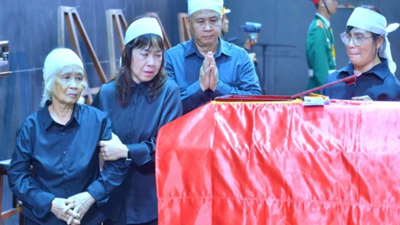 Tiễn biệt anh hùng La Văn Cầu