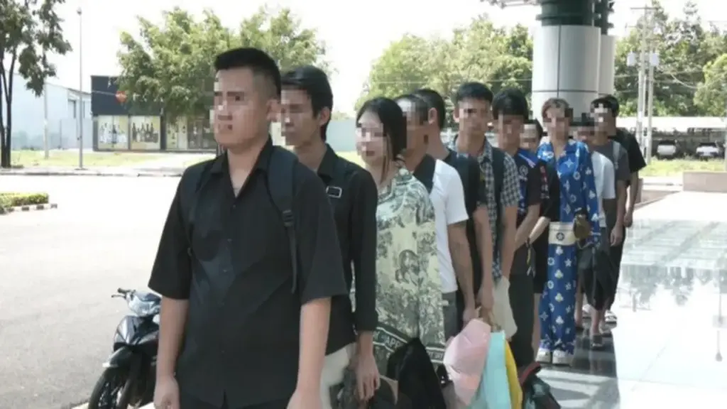 Tiếp nhận 12 công dân Việt Nam do Campuchia trao trả