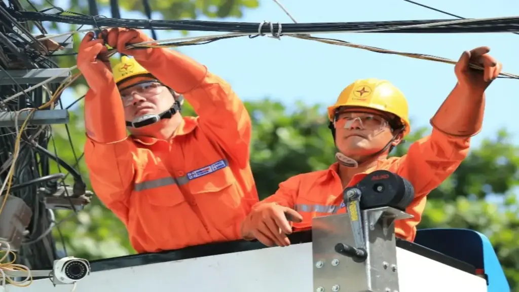 Tiêu thụ điện miền Bắc tăng vọt, tiến sát giới hạn vận hành