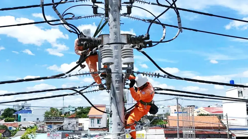 Tiêu thụ điện tăng mạnh, các tỉnh thành phía Nam vẫn tiết kiệm hơn 3,13 tỉ kWh