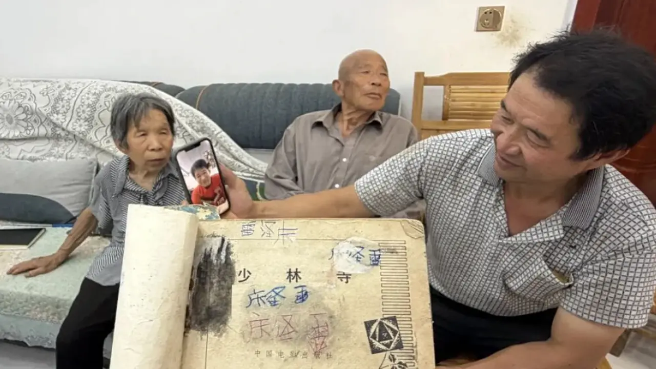 Tìm thấy người em sinh đôi sau 35 năm nhờ vết sẹo