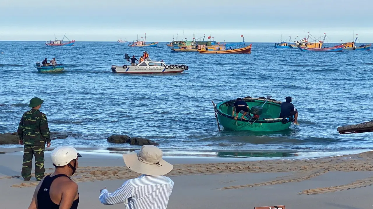 Tìm thấy thi thể thiếu niên bị sóng cuốn mất tích trên biển Lâm Đồng