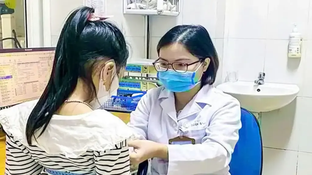Tin tức sáng 4-6: Mục tiêu 100% người học được khám sàng lọc bệnh mỗi năm; Lãi suất qua đêm về 6,6%