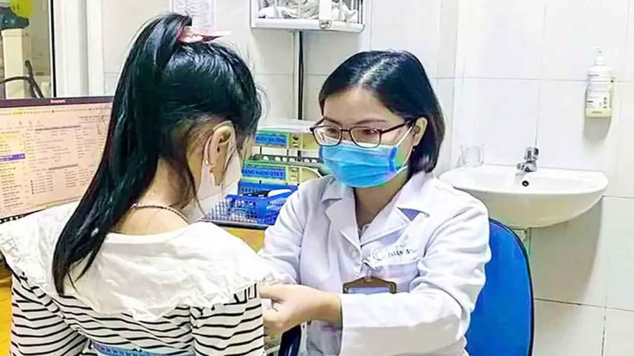 Tin tức sáng 4-6: Mục tiêu 100% người học được khám sàng lọc bệnh mỗi năm; Lãi suất qua đêm về 6,6%