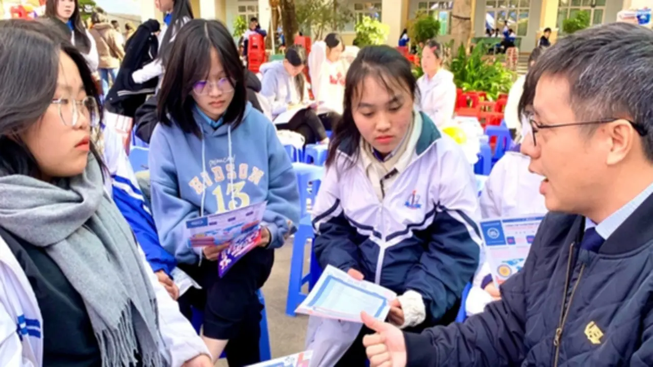 Tin vui cho phụ huynh Hà Nội: Trên 102.000 học sinh giành suất vào THPT công lập, đạt 80%