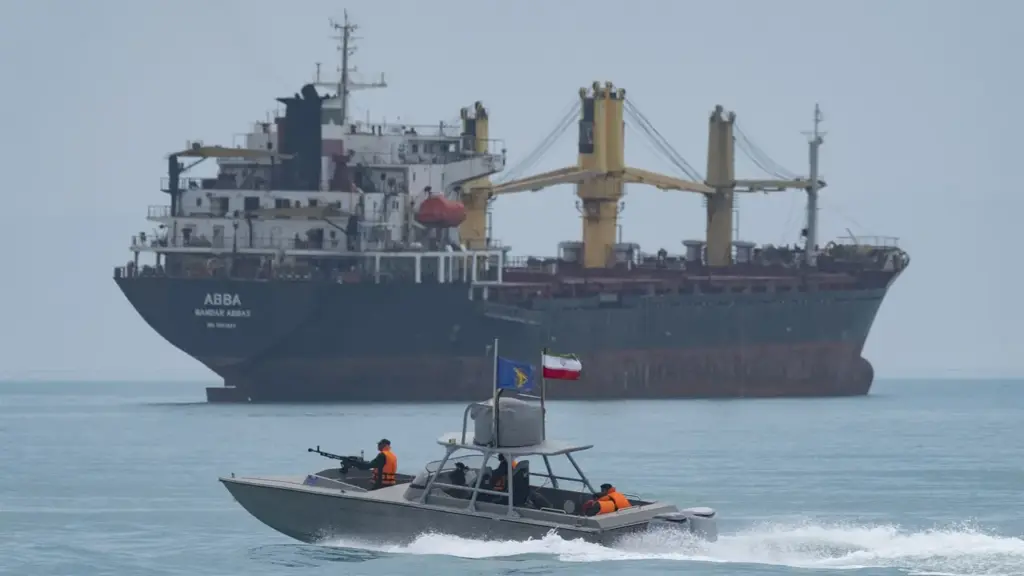 Tình báo Mỹ lo ngại Iran 'có thể đóng Hormuz bất cứ lúc nào'