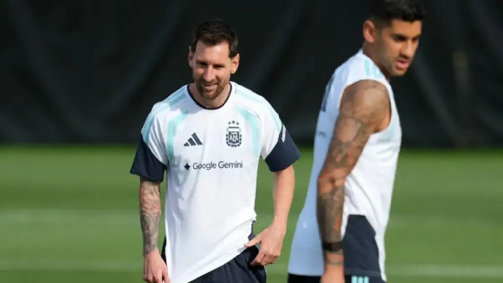 Tổng thống Argentina giận dữ trước tin đồn ác ý về sức khỏe bố Messi, tâm trạng danh thủ thế nào?