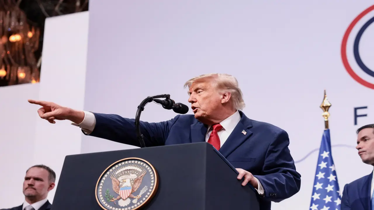 Tổng thống Trump dọa ném bom trở lại, Iran “đặt tay trên cò súng”