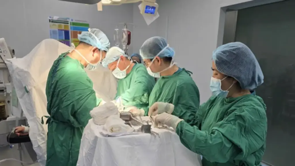 TP.HCM: 3 bác sĩ vượt đường xuống Cần Giờ mổ lúc nửa đêm