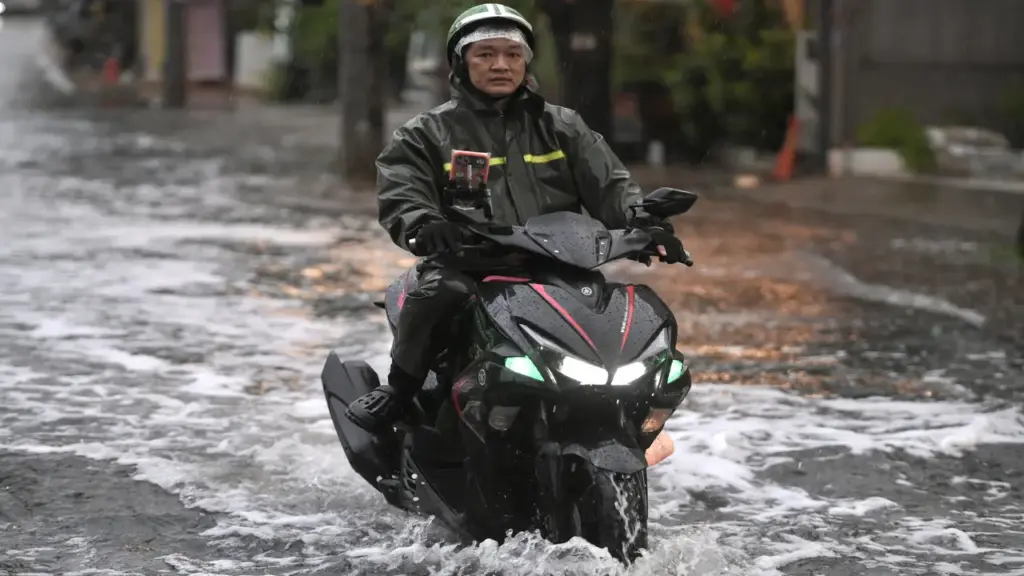 TPHCM và Nam Bộ đón đợt mưa lớn, có nơi trên 130mm