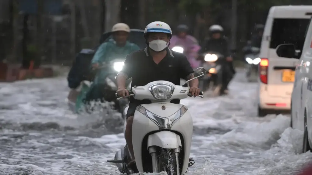 TPHCM và Nam Bộ ngày nắng 35 độ C, chiều tối có mưa