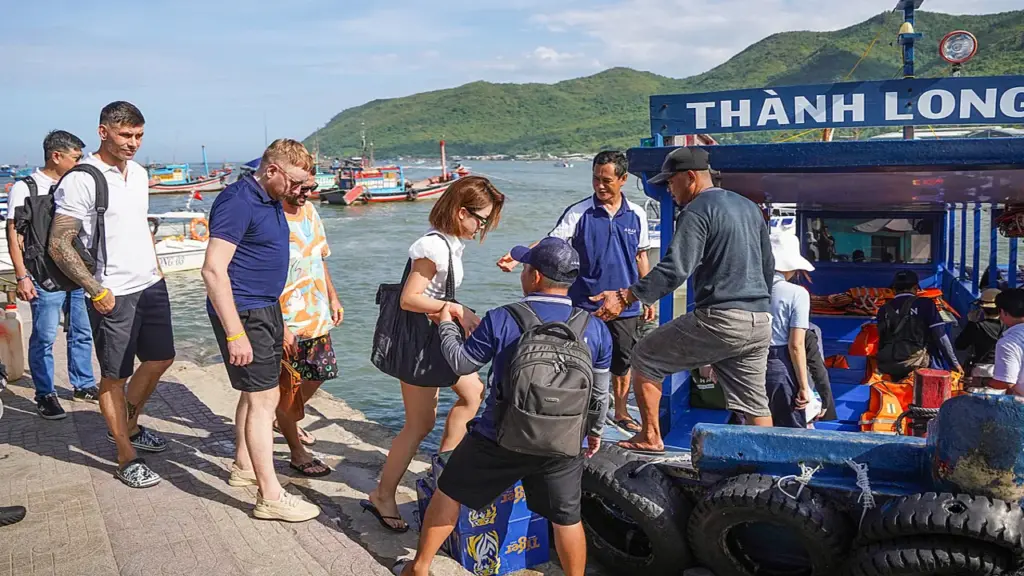 Trả lương tháng 1.100 USD vẫn khó tìm hướng dẫn viên tiếng Nga