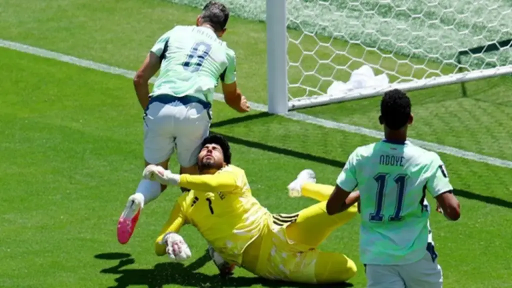 Tranh cãi quả phạt đền đầu tiên tại World Cup 2026: VAR bỏ qua lỗi việt vị của Thụy Sĩ?
