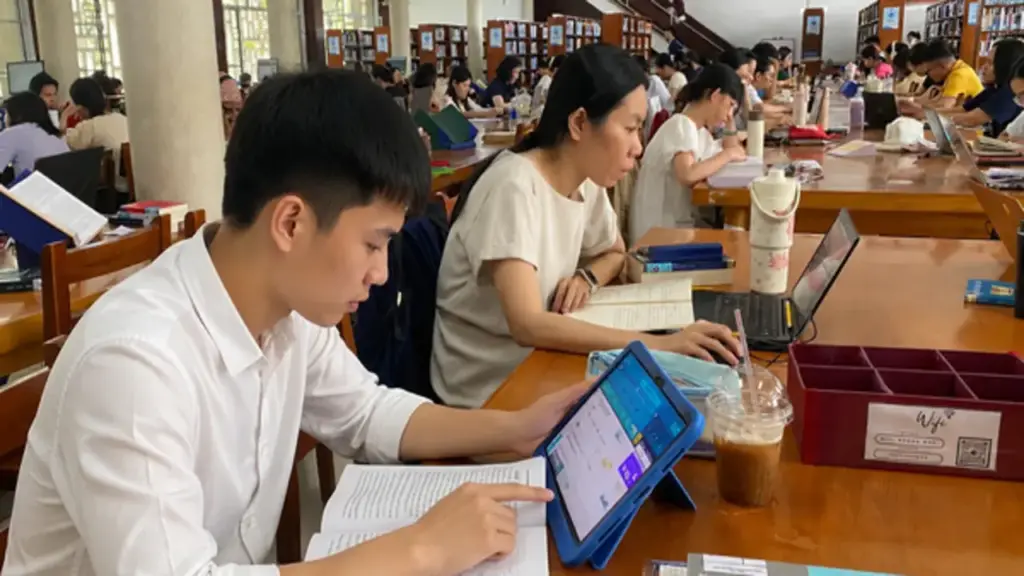 Tranh luận sinh viên có nên đi thực tập từ năm nhất?