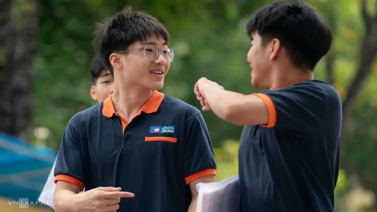 Tranh luận về bài toán 0,5 điểm trong đề thi lớp 10 Hà Nội