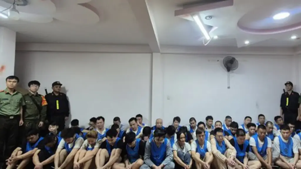 Triệt phá loạt ổ nhóm người nước ngoài, lập “đại bản doanh” lừa đảo ở Tp.HCM