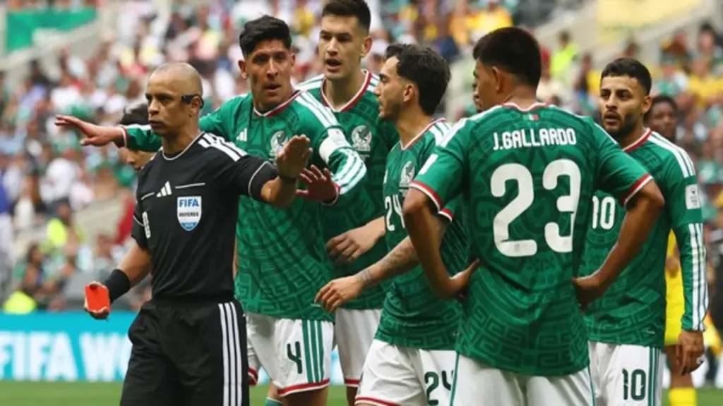 Trọng tài Brazil gây bão mạng vì giải thích cực khó hiểu về thẻ đỏ trận Mexico thắng Nam Phi