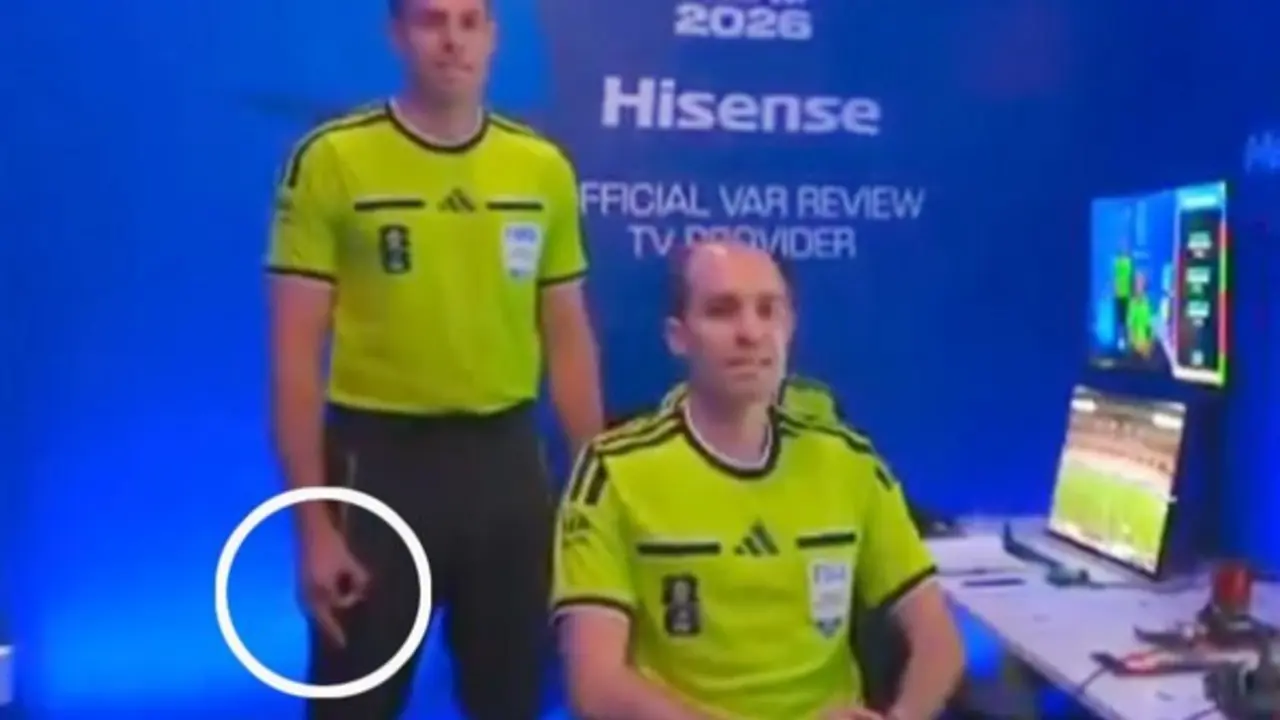 Trọng tài châu Á có hành động gây sốc ở World Cup, FIFA điều tra khẩn cấp