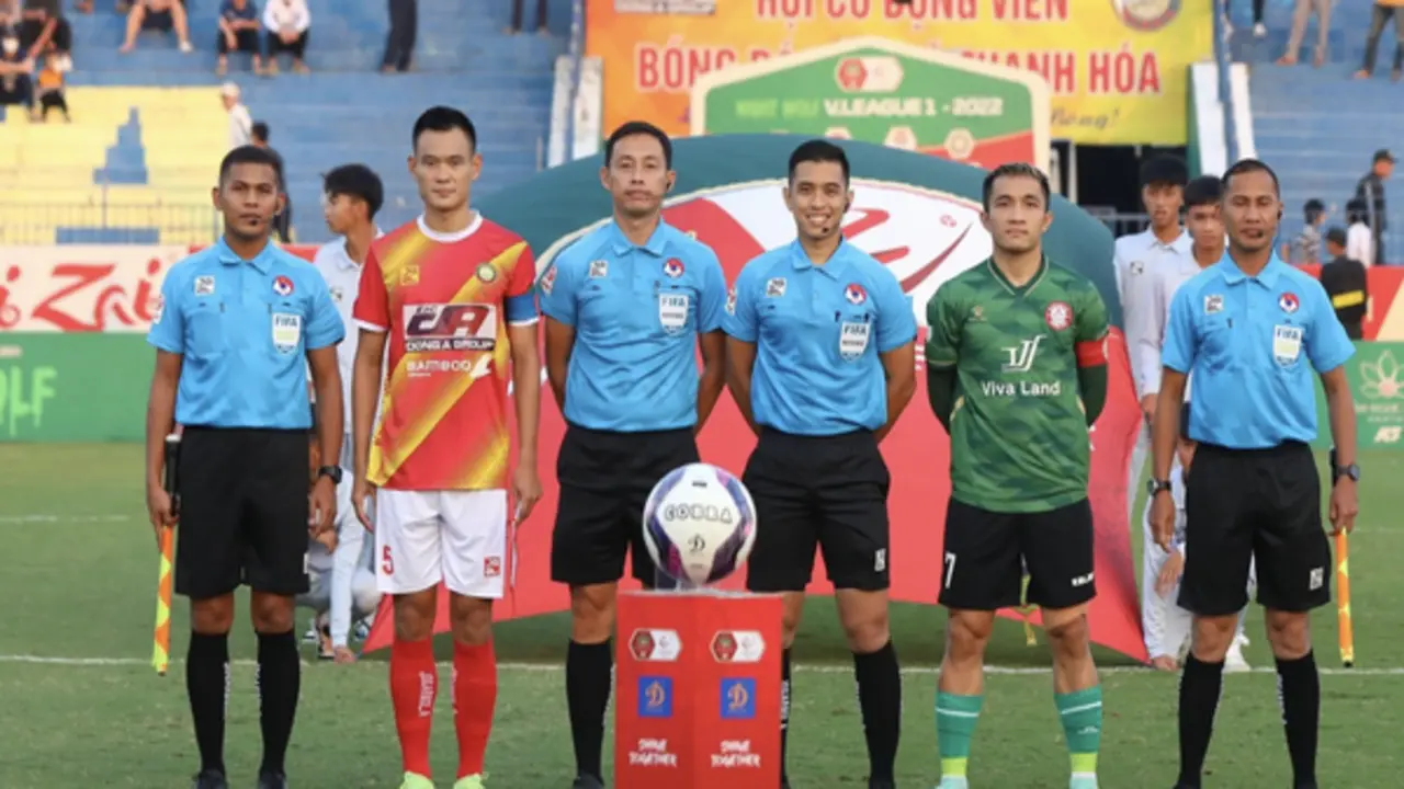 Trọng tài Malaysia bắt vòng cuối V-League: Không phải 3 trận đua trụ hạng, mà là trận có HLV Popov