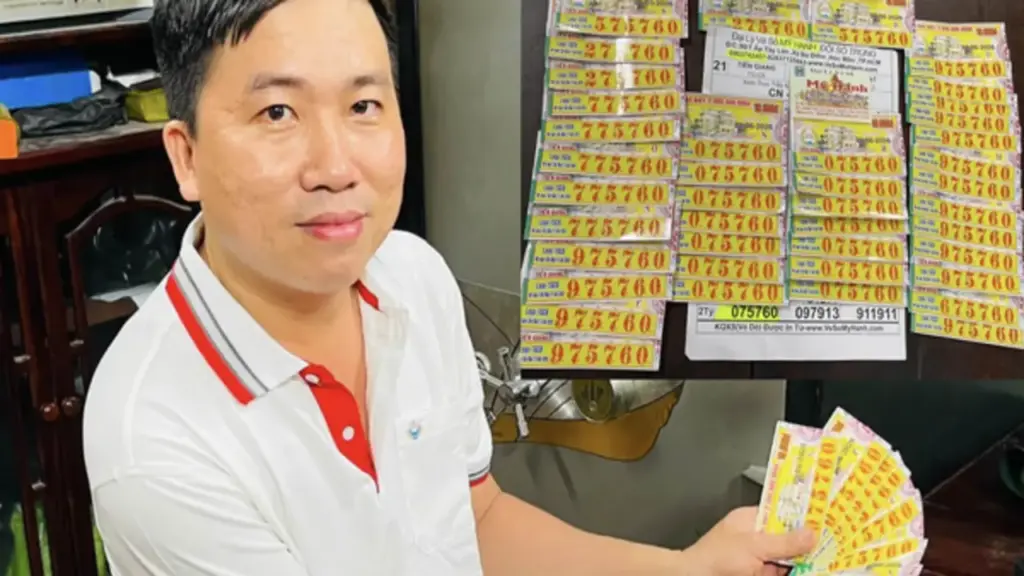 Trúng 29,3 tỉ xổ số miền Nam, nhiều người ở TP.HCM đổi thưởng trong đêm