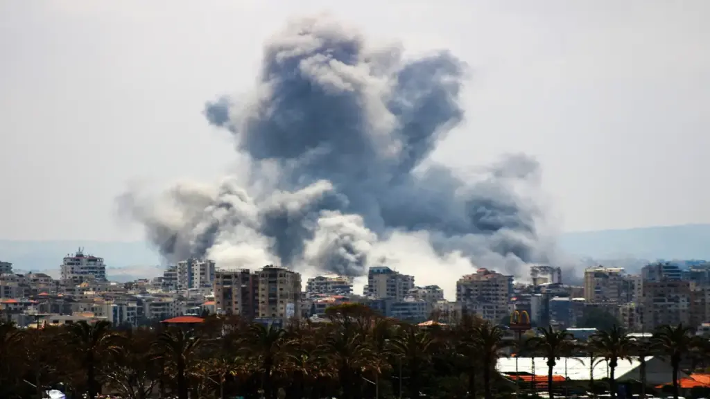Trung Đông sáng 2-6: IRGC tấn công tàu hàng Mỹ; Hezbollah - Israel tiếp tục giao tranh