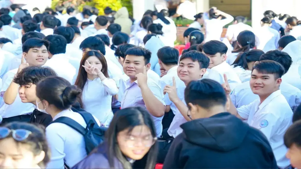 Trung tâm GDTX bất ngờ "bùng nổ": Hơn 900 hồ sơ chỉ sau 1 ngày