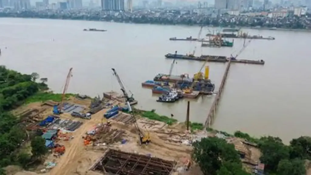 Trước 30/6, Hà Nội yêu cầu hoàn thành GPMB 9 dự án cầu vượt sông Hồng