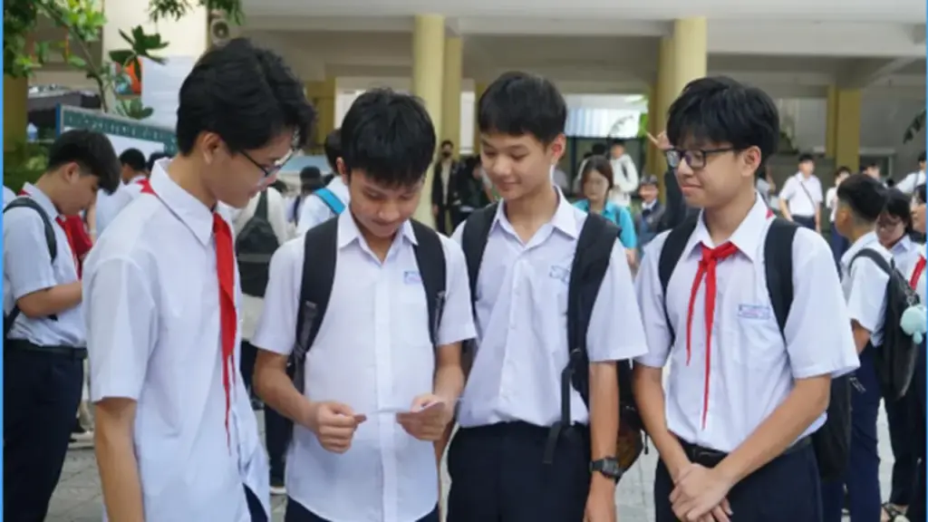 Từ 13h30 chiều nay (25/6), học sinh Hà Nội xác nhận nhập học lớp 10, quy định cần lưu ý