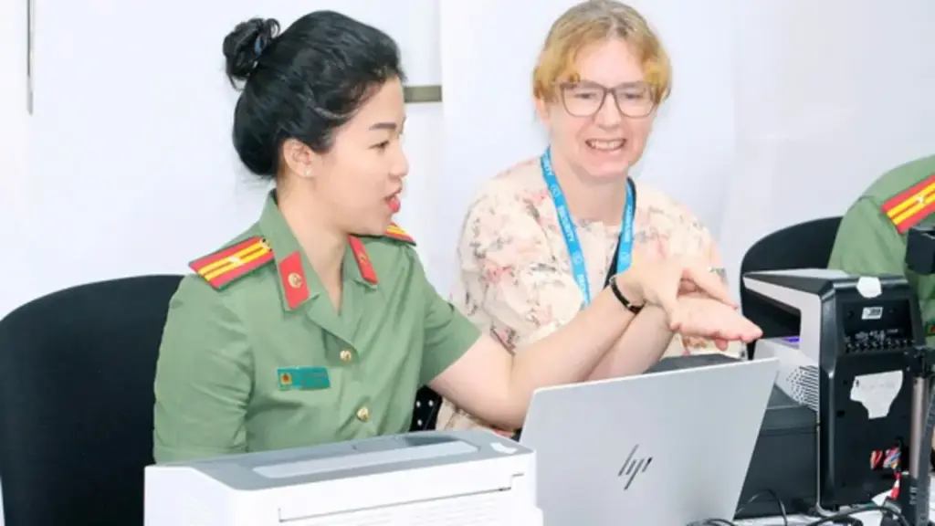 Từ 1.7, áp dụng 5 biểu mẫu xuất nhập cảnh mới cho người nước ngoài