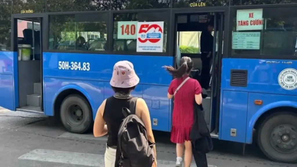 Từ 1.7, TP.HCM miễn vé xe buýt: Nhiều người mong mỏi điều này