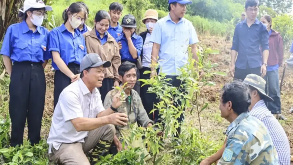 Từ 'đại hội không hoa' đến trồng 1 triệu cây cà phê cho đồng bào Xơ Đăng