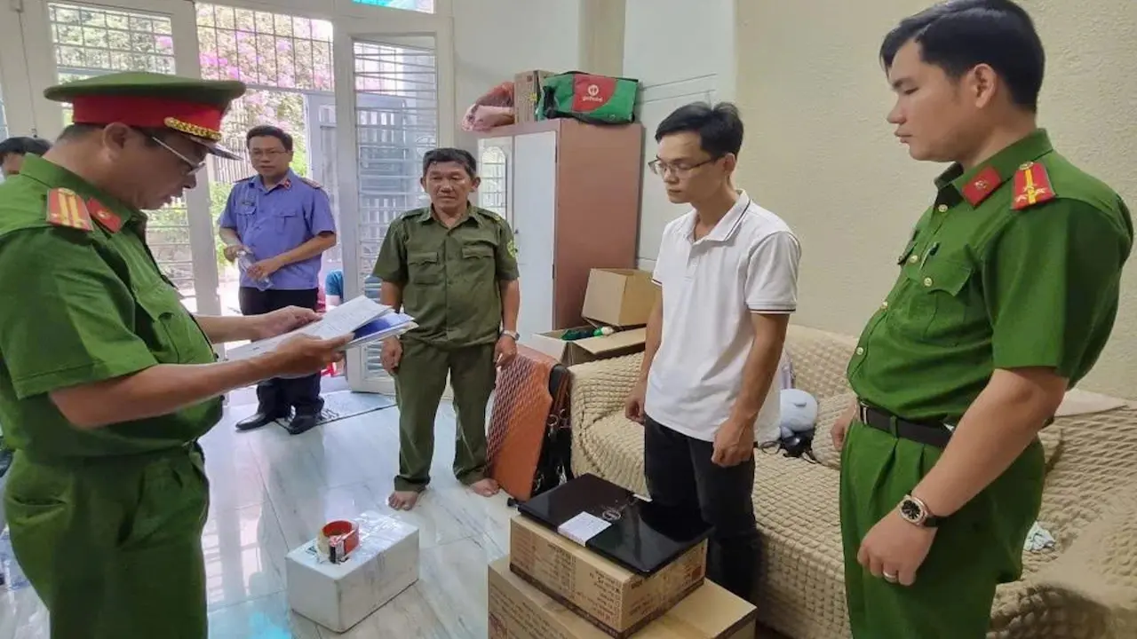 Tự nghĩ công thức pha trộn hóa chất thành nước yến chưng sẵn