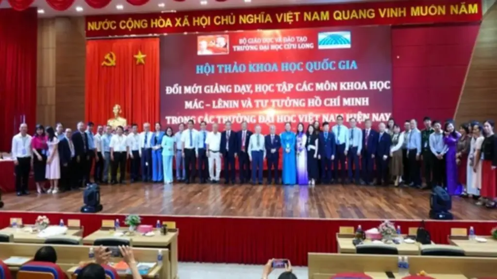 Từ 'thợ giảng' đến 'thầy giảng' tư tưởng Hồ Chí Minh