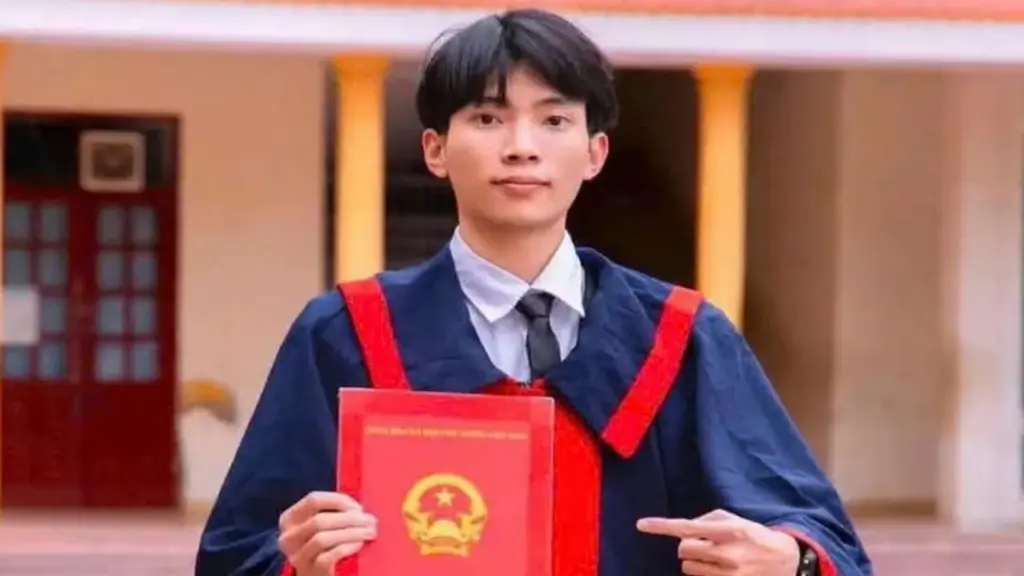 Từ trẻ lang thang thành thủ khoa lớp 10 chuyên