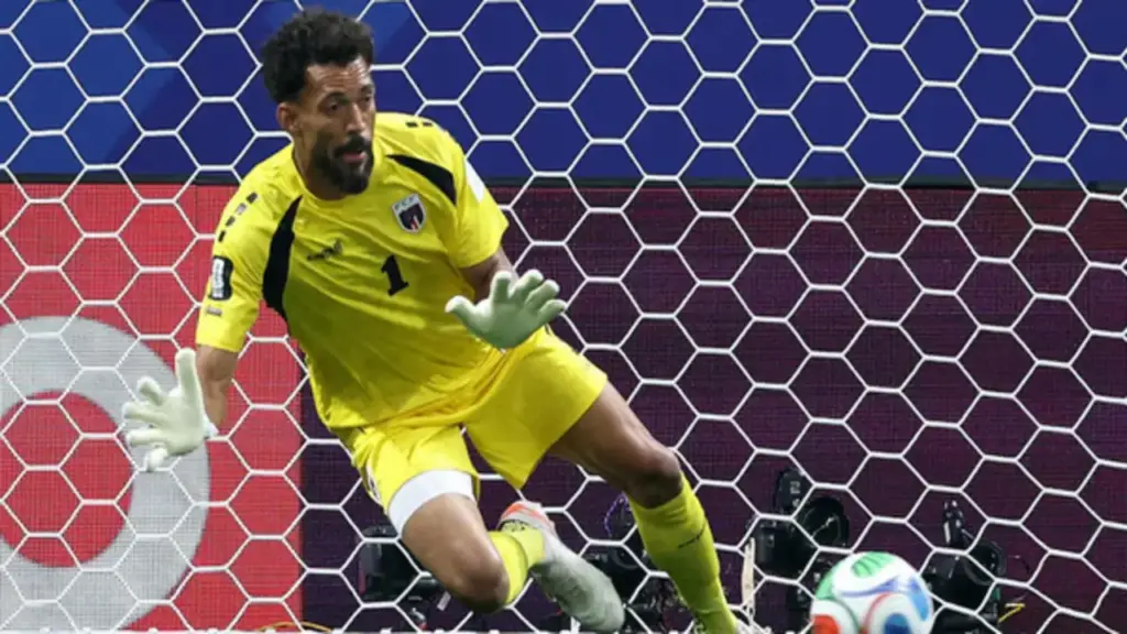 Từ vô danh đến 15 triệu follow: "Cú nổ" của thủ môn "người gác đền" World Cup